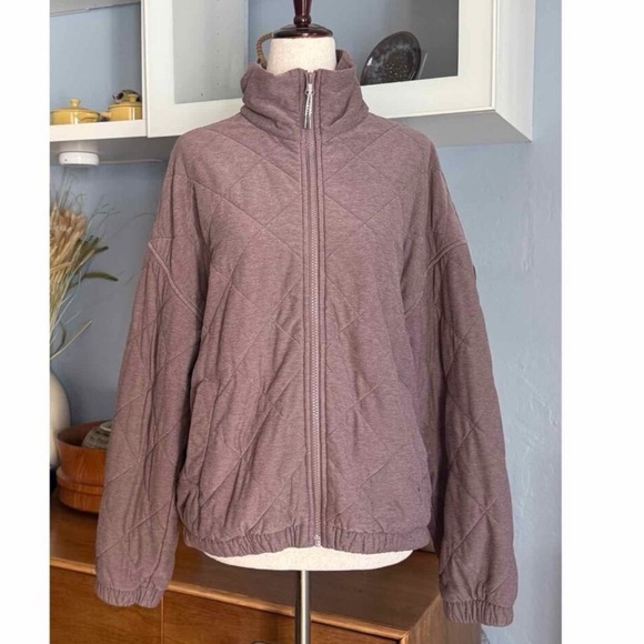 Vuori Halo Insulated Quilted Jacket in Hazel Heather Size S - Picture 2 of 8
